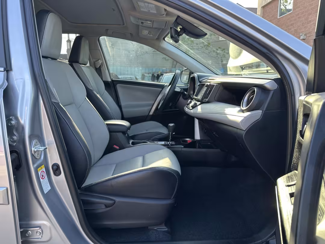 2017 Toyota RAV4 - 2T3YFREV1HW379351 - Image #3