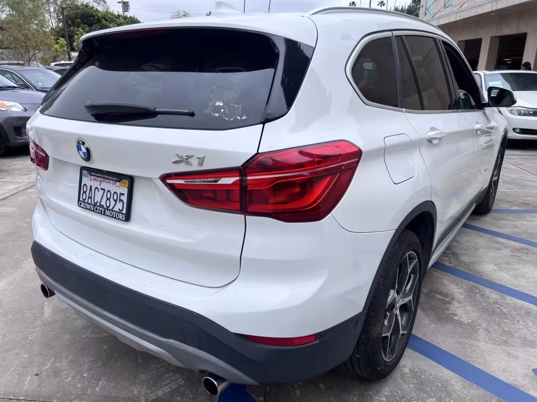 2018 BMW X1 - WBXHU7C38J5H38791 - Image #3