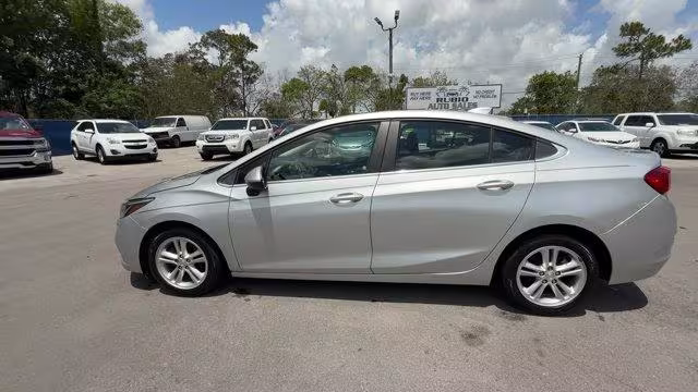 2018 Chevrolet Cruze - 1G1BE5SMXJ7146804 - Image #1