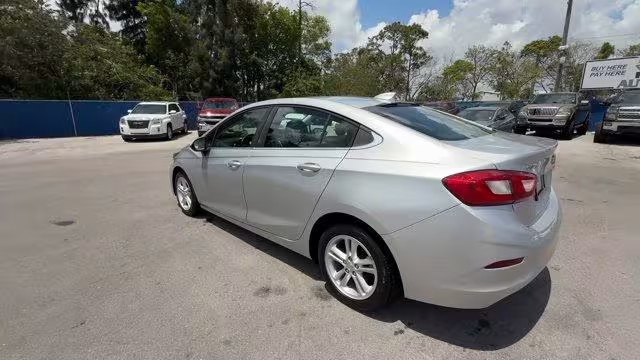 2018 Chevrolet Cruze - 1G1BE5SMXJ7146804 - Image #2