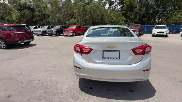 2018 Chevrolet Cruze - 1G1BE5SMXJ7146804 - Image #3