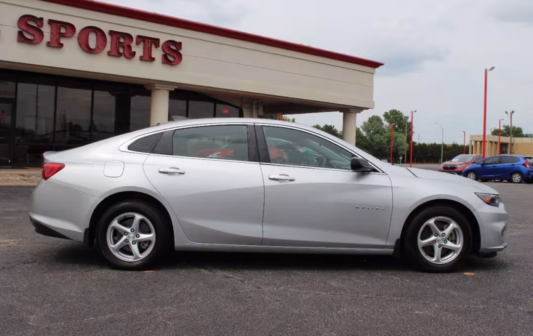 2018 Chevrolet Malibu - 1G1ZB5ST6JF263316 - Image #3