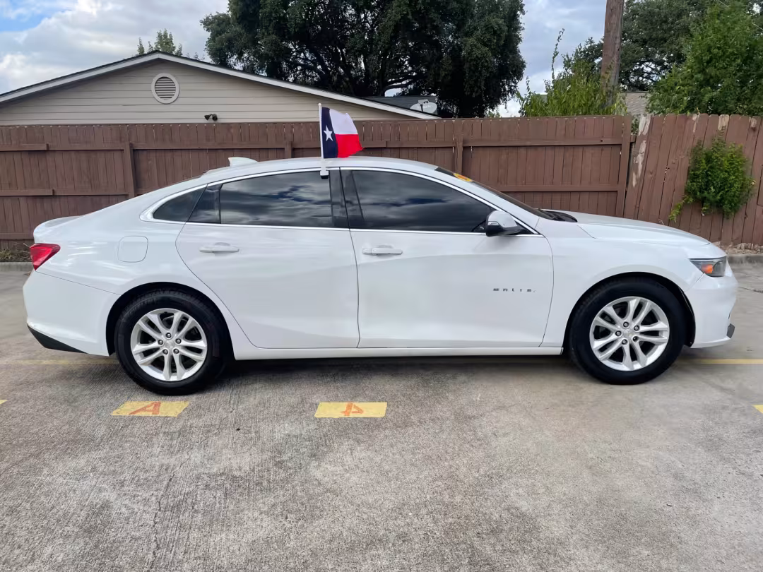 2018 Chevrolet Malibu - 1G1ZD5ST7JF141087 - Image #2
