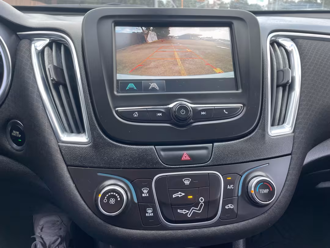 2018 Chevrolet Malibu - 1G1ZD5ST7JF141087 - Image #3