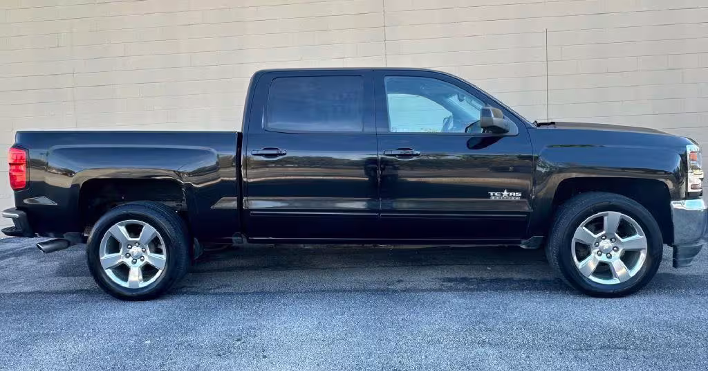 2018 Chevrolet Silverado 1500 - 3GCPCREC3JG193707 - Image #2