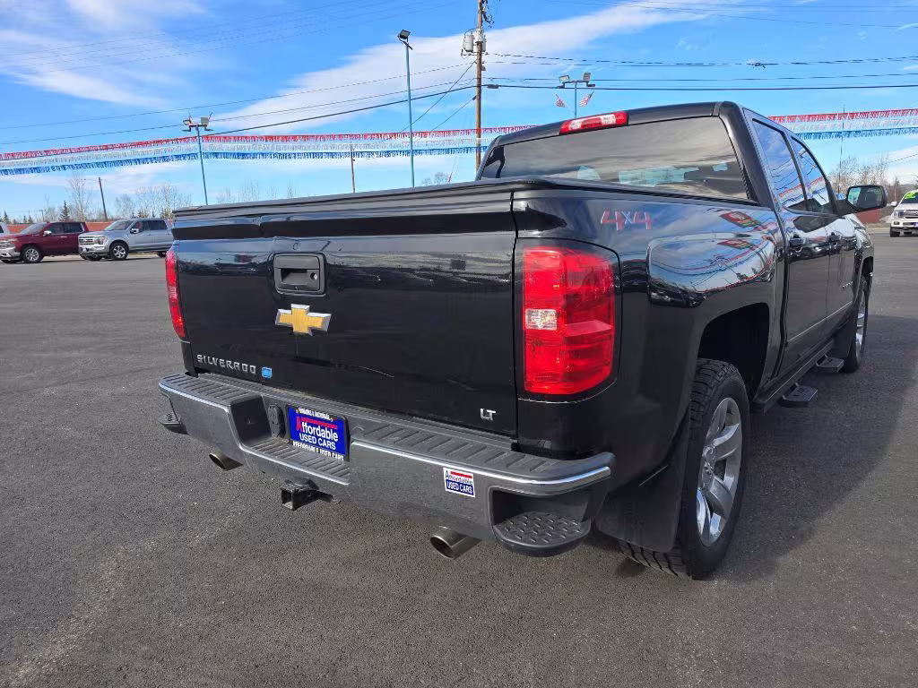 2018 Chevrolet Silverado 1500 - 3GCUKRERXJG301492 - Image #3