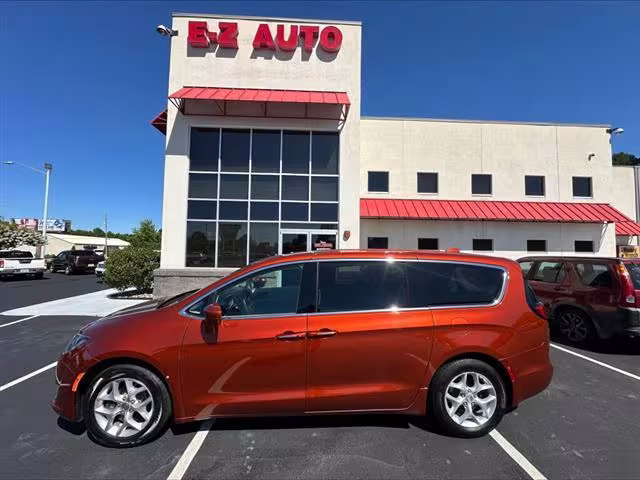 2018 Chrysler Pacifica - 2C4RC1FG6JR157225 - Image #1