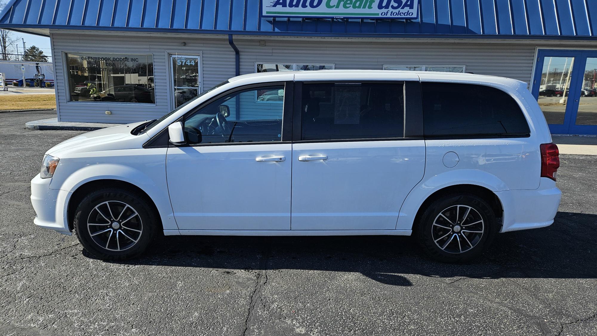 2018 Dodge GRAND CARAVAN SE - 2C4RDGBG4JR200949 - Image #2