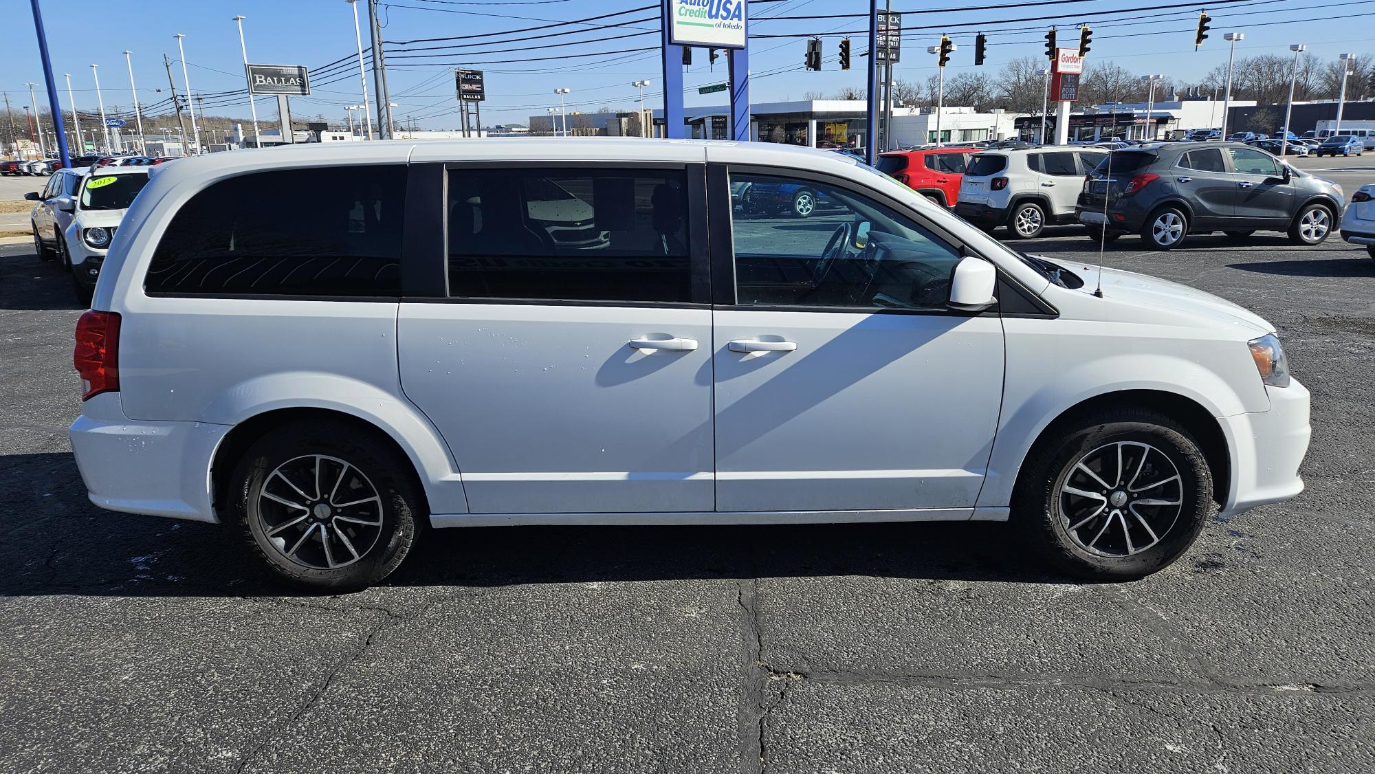 2018 Dodge GRAND CARAVAN SE - 2C4RDGBG4JR200949 - Image #3