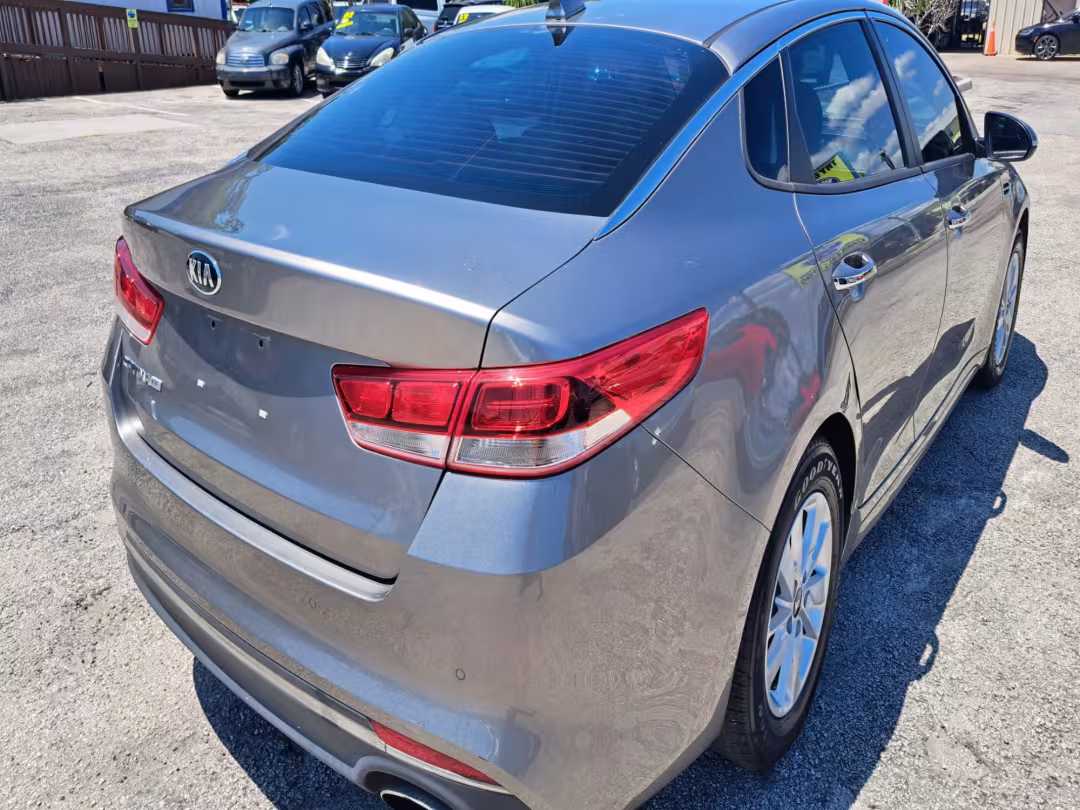 2018 Kia Optima - 5XXGT4L33JG209123 - Image #2