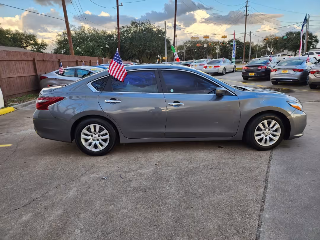 2018 Nissan Altima - 1N4AL3AP4JC221647 - Image #1