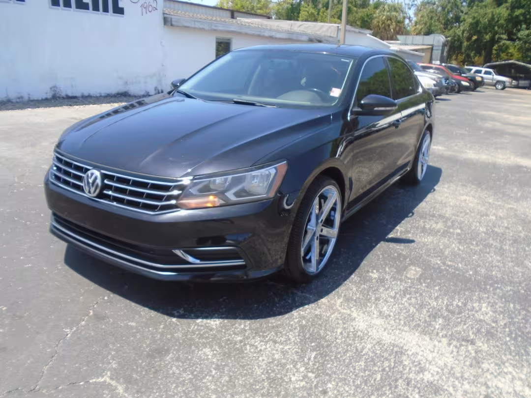 2018 Volkswagen Passat - 1VWBA7A39JC031820 - Image #2