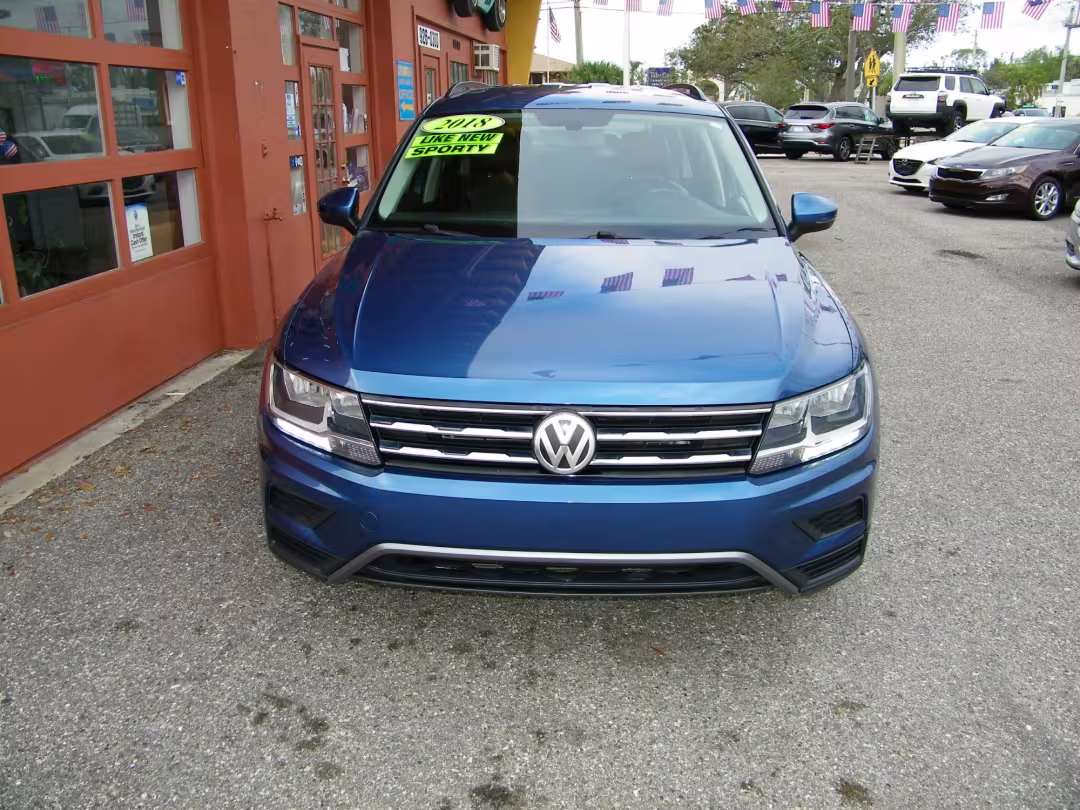 2018 Volkswagen Tiguan - 3VV3B7AX7JM210266 - Image #2