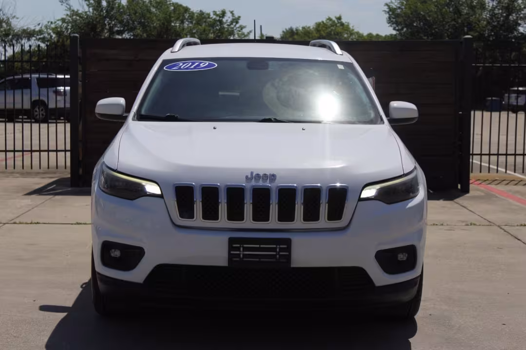 2019 Jeep Cherokee - 1C4PJLLB0KD274885 - Image #1