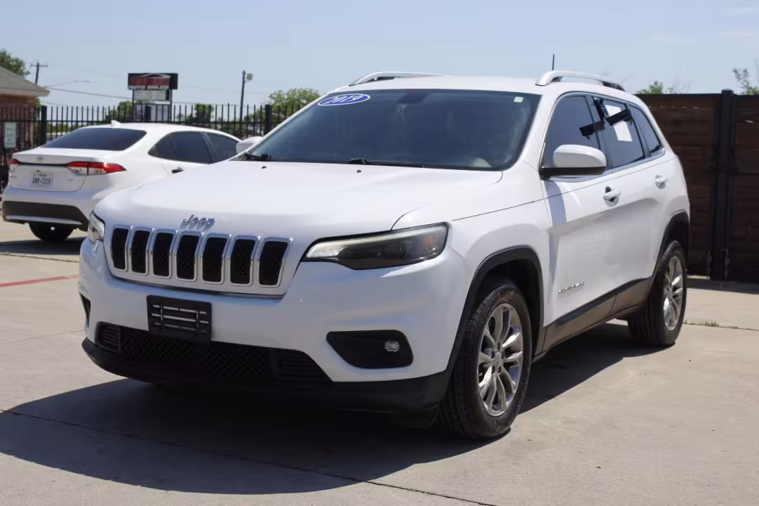 2019 Jeep Cherokee - 1C4PJLLB0KD274885 - Image #2