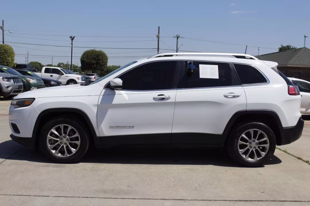 2019 Jeep Cherokee - 1C4PJLLB0KD274885 - Image #3