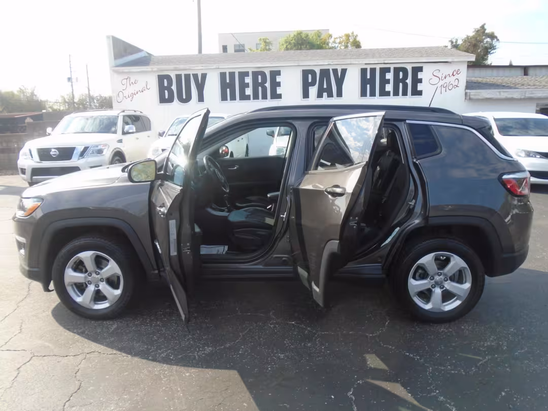 2019 Jeep Compass - 3C4NJDBBXKT678852 - Image #1
