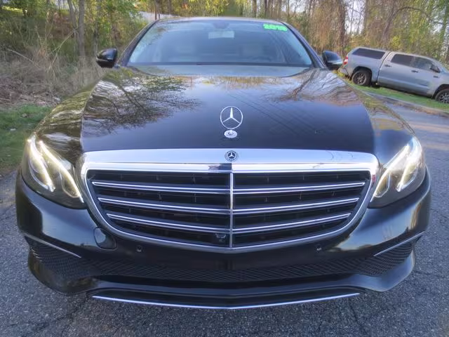 2019 Mercedes-Benz E-Class - WDDZF4KB5KA580411 - Image #2