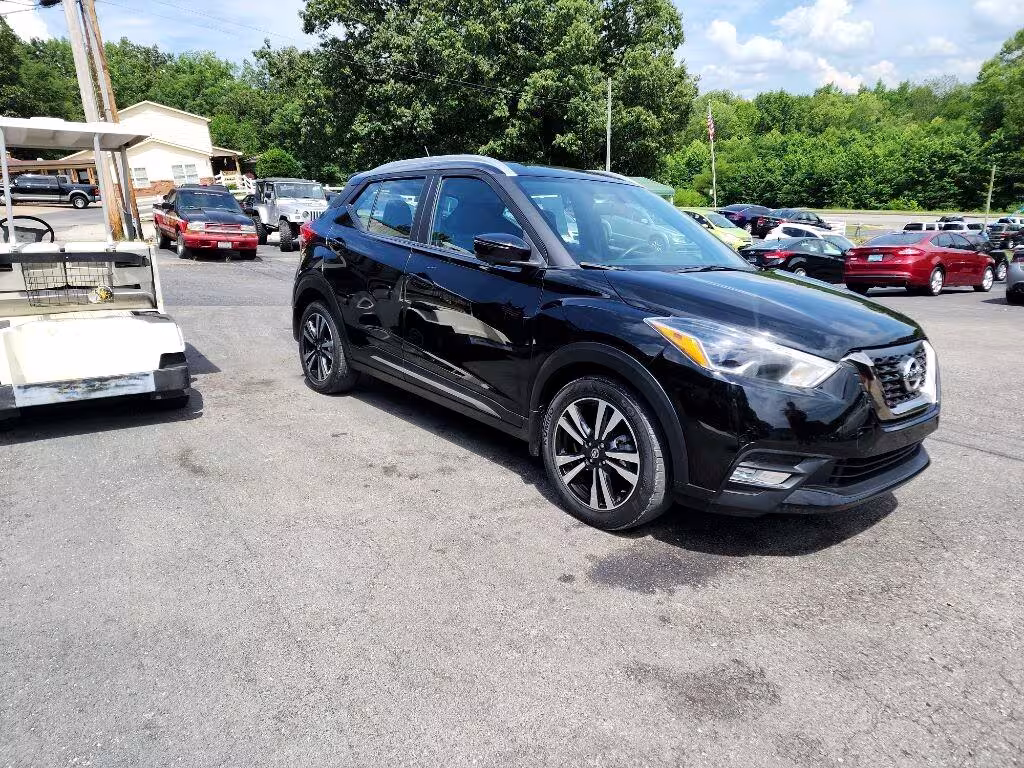 2019 Nissan Kicks - 3N1CP5CU8KL535753 - Image #2