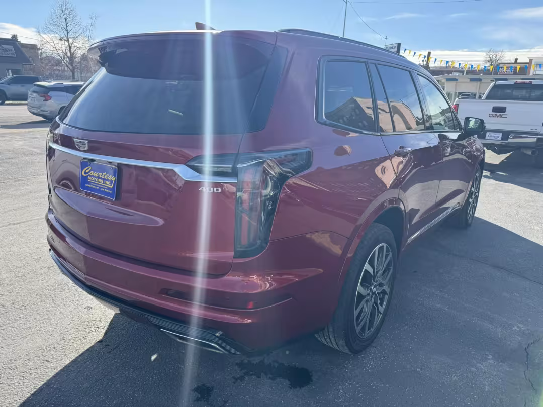 2021 Cadillac XT6 - 1GYKPGRS2MZ140645 - Image #2