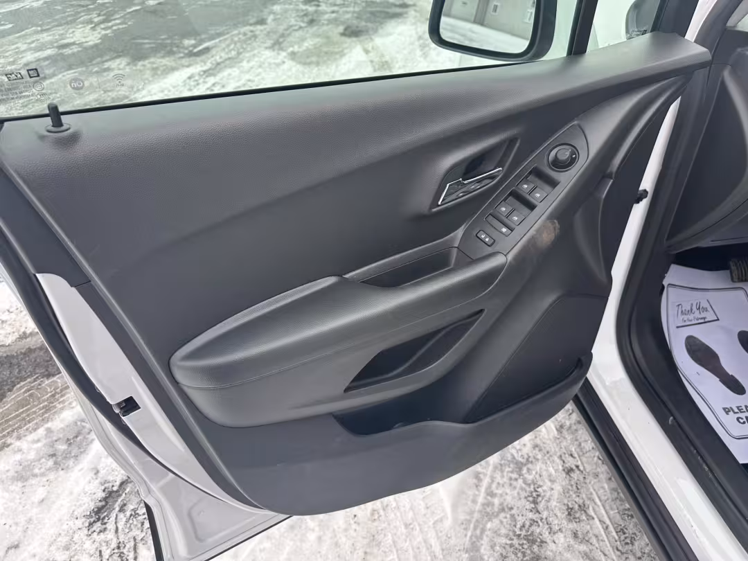 2021 Chevrolet Trax - KL7CJPSM3MB363385 - Image #3