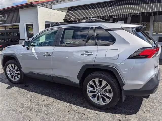 2021 Toyota RAV4 - 2T3N1RFV2MC217210 - Image #3