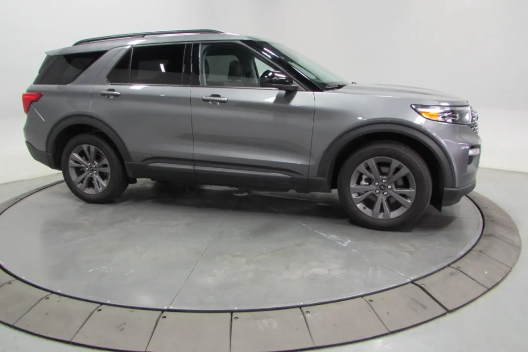 2022 Ford Explorer - 1FMSK8DHXNGB52279 - Image #3