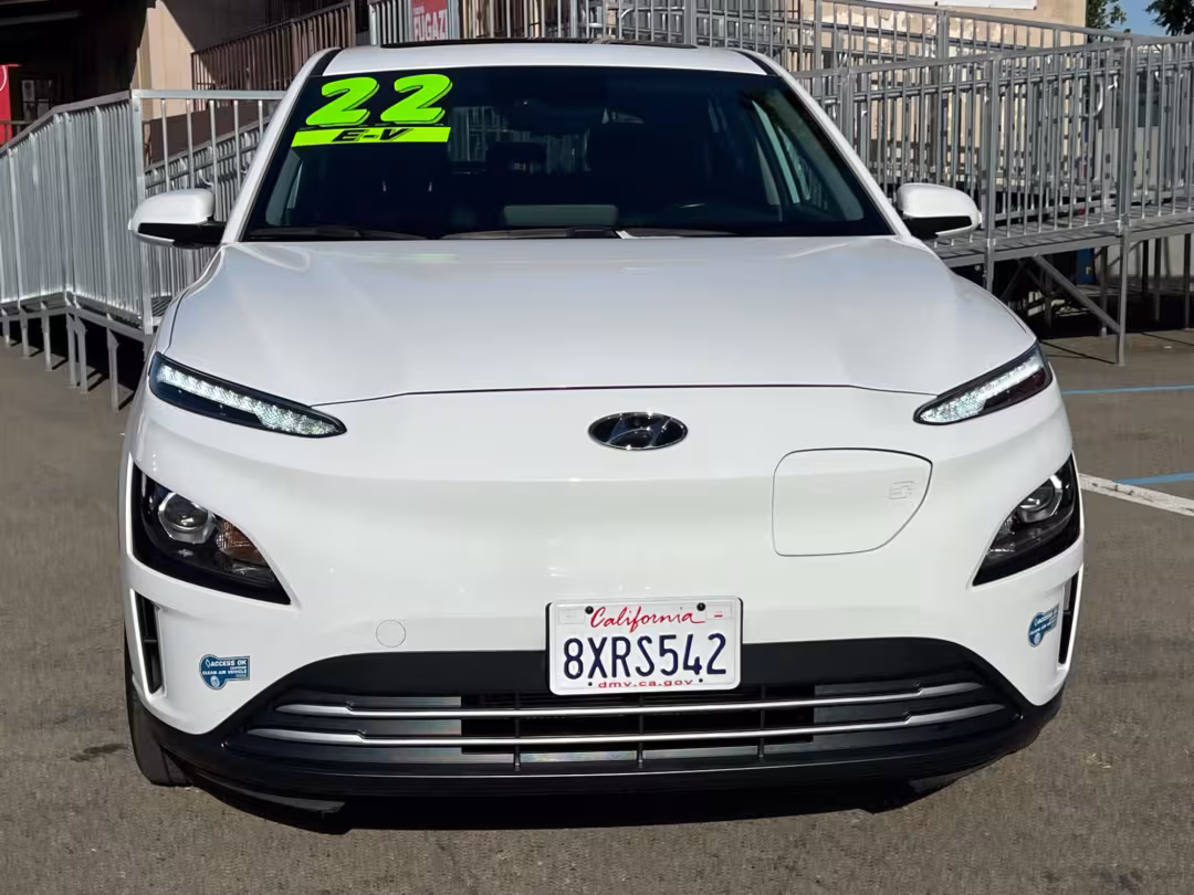 2022 Hyundai Kona EV - KM8K33AG4NU139931 - Image #2