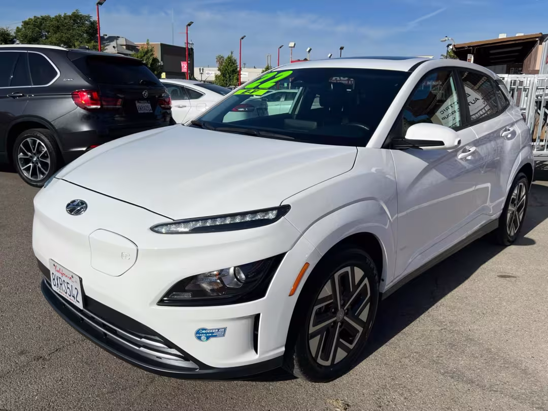 2022 Hyundai Kona EV - KM8K33AG4NU139931 - Image #3