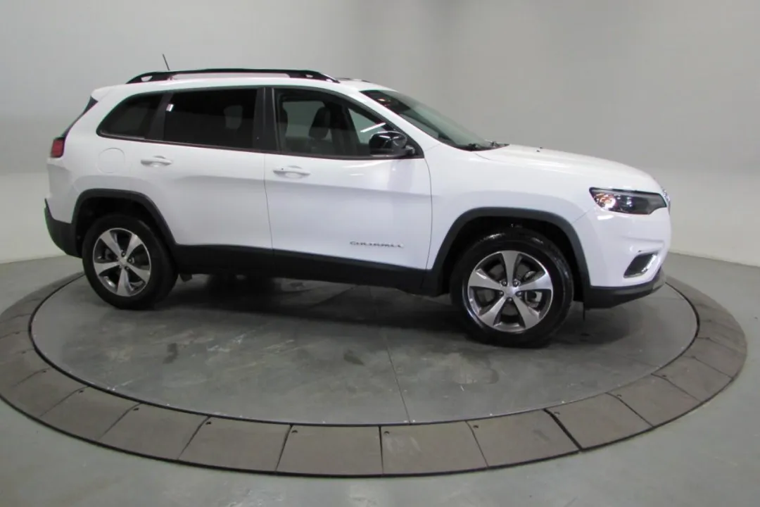 2022 Jeep Cherokee - 1C4PJMDXXND556388 - Image #3