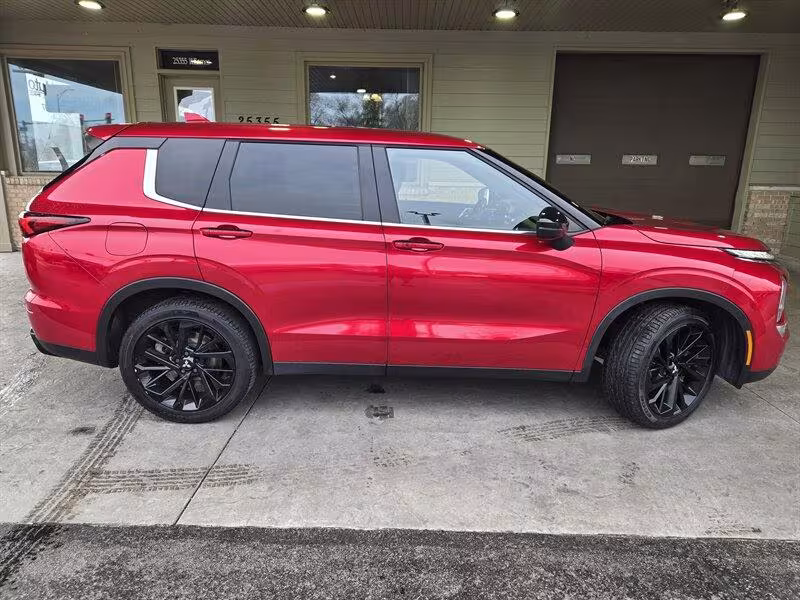 2022 Mitsubishi Outlander - JA4J4UA83NZ083375 - Image #3