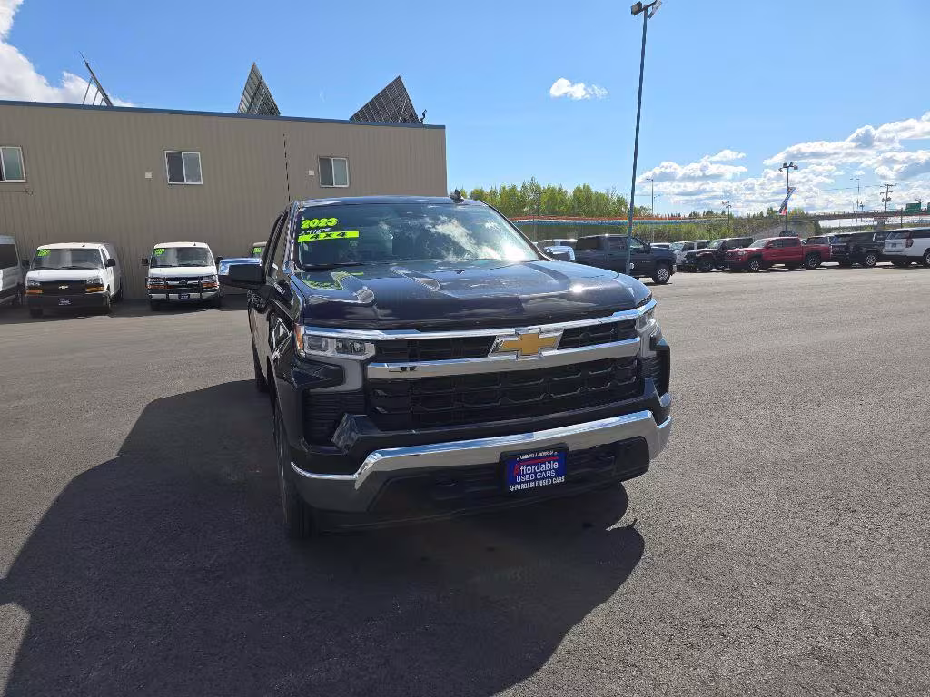 2023 Chevrolet Silverado 1500 - 1GCUDDED4PZ267608 - Image #2