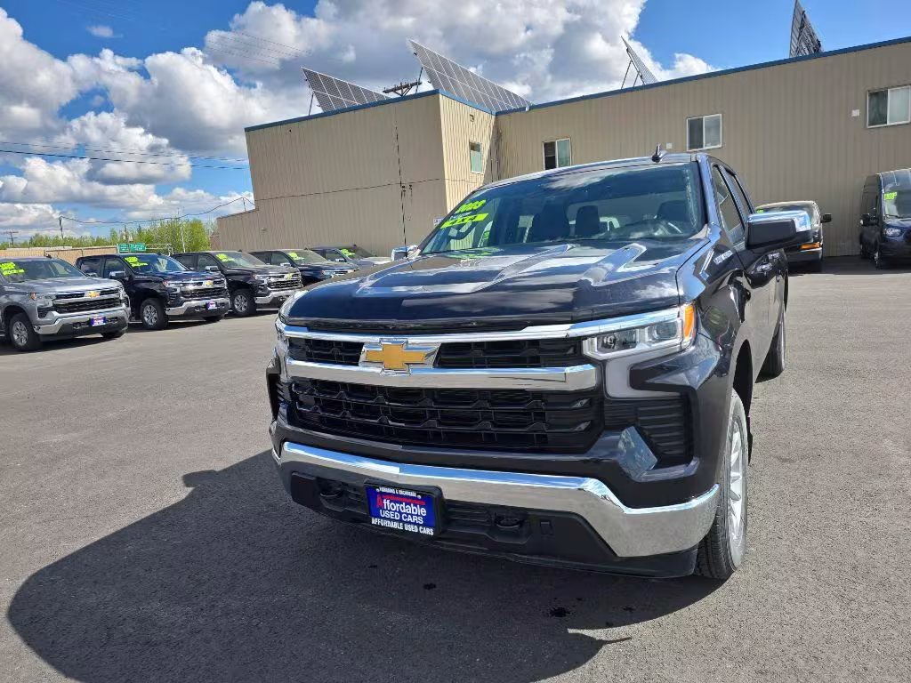 2023 Chevrolet Silverado 1500 - 1GCUDDED4PZ267608 - Image #3