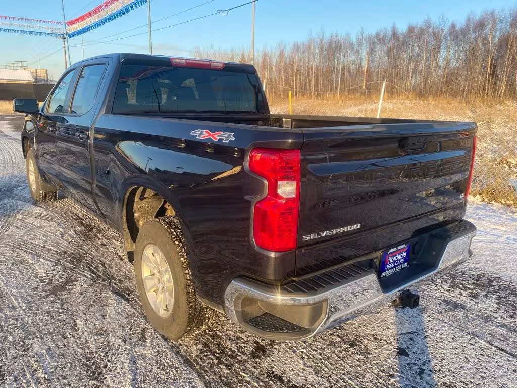 2023 Chevrolet Silverado 1500 - 1GCUDDED8PZ267529 - Image #3