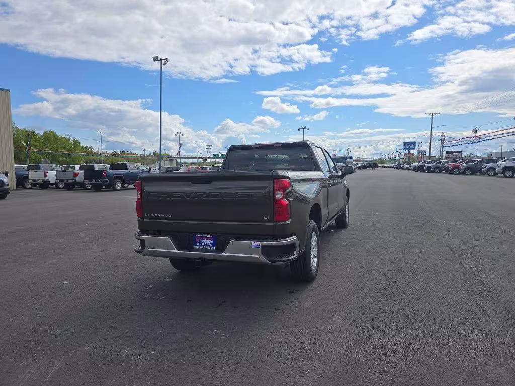 2023 Chevrolet Silverado 1500 - 1GCUDDED9PZ268396 - Image #2
