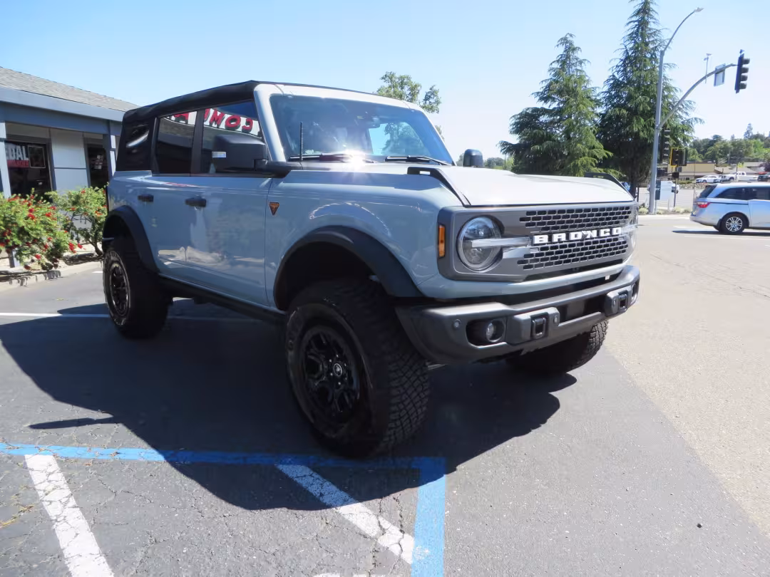 2023 Ford Bronco - 1FMEE5DP3PLB77089 - Image #2