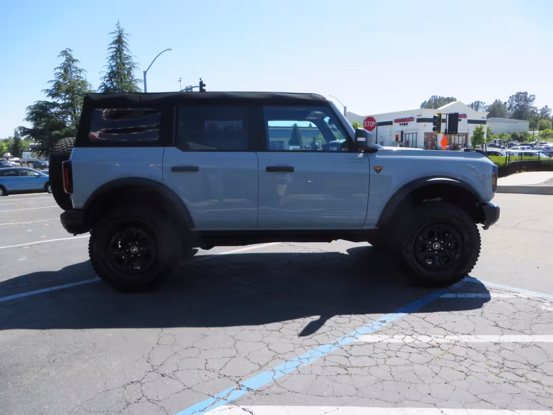 2023 Ford Bronco - 1FMEE5DP3PLB77089 - Image #3