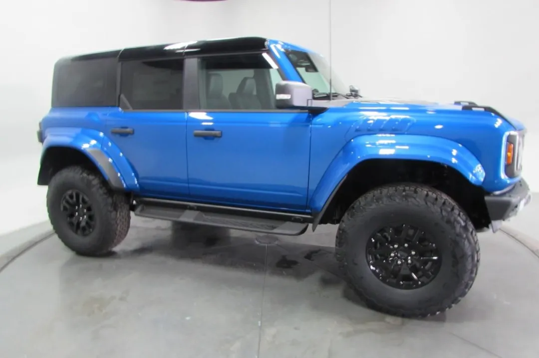 2024 Ford Bronco - 1FMEE0RR6RLA83661 - Image #3