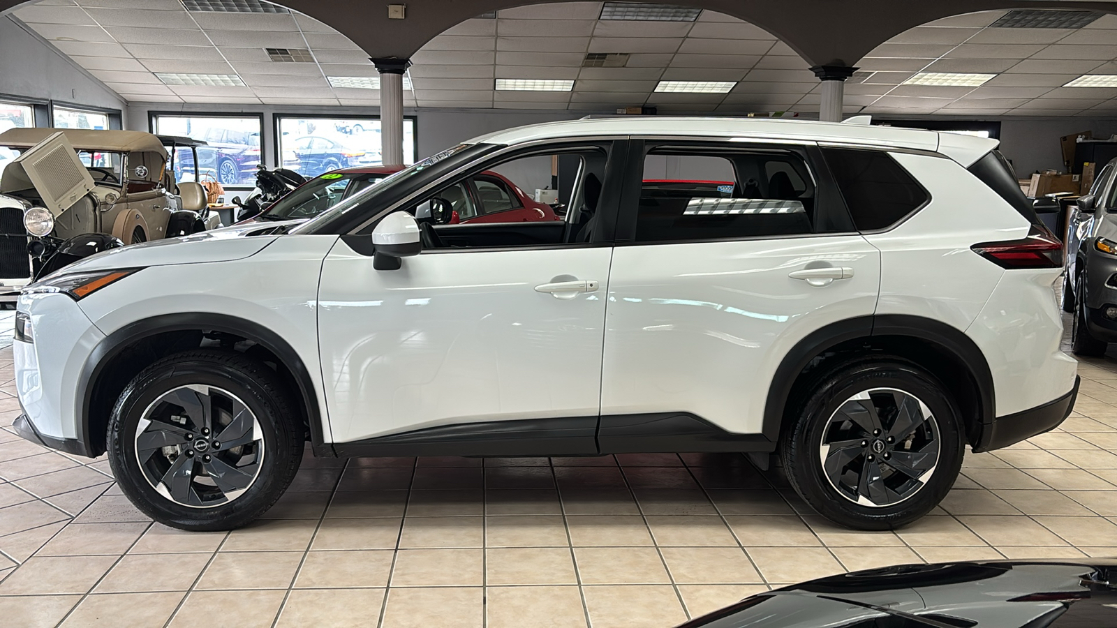 2024 Nissan Rogue - 5N1BT3BA5RC692223 - Image #2