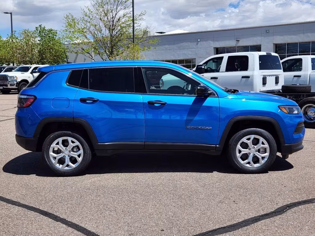 2025 Jeep Compass - 3C4NJDAN6ST569607 - Image #2