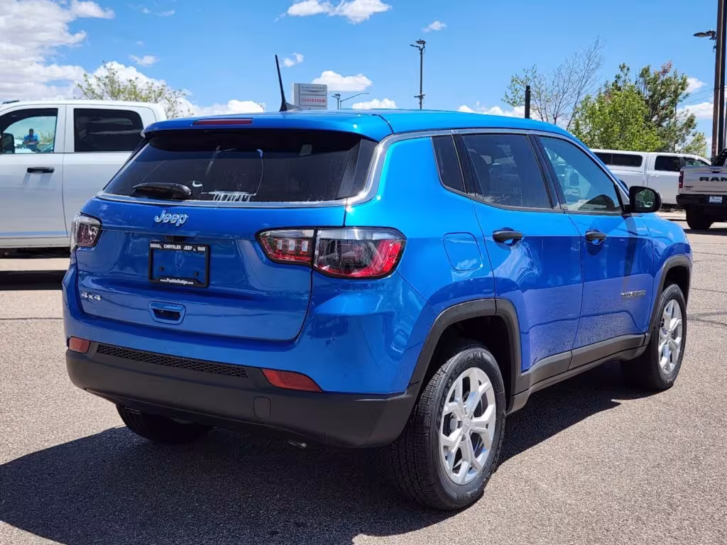 2025 Jeep Compass - 3C4NJDAN6ST569607 - Image #3