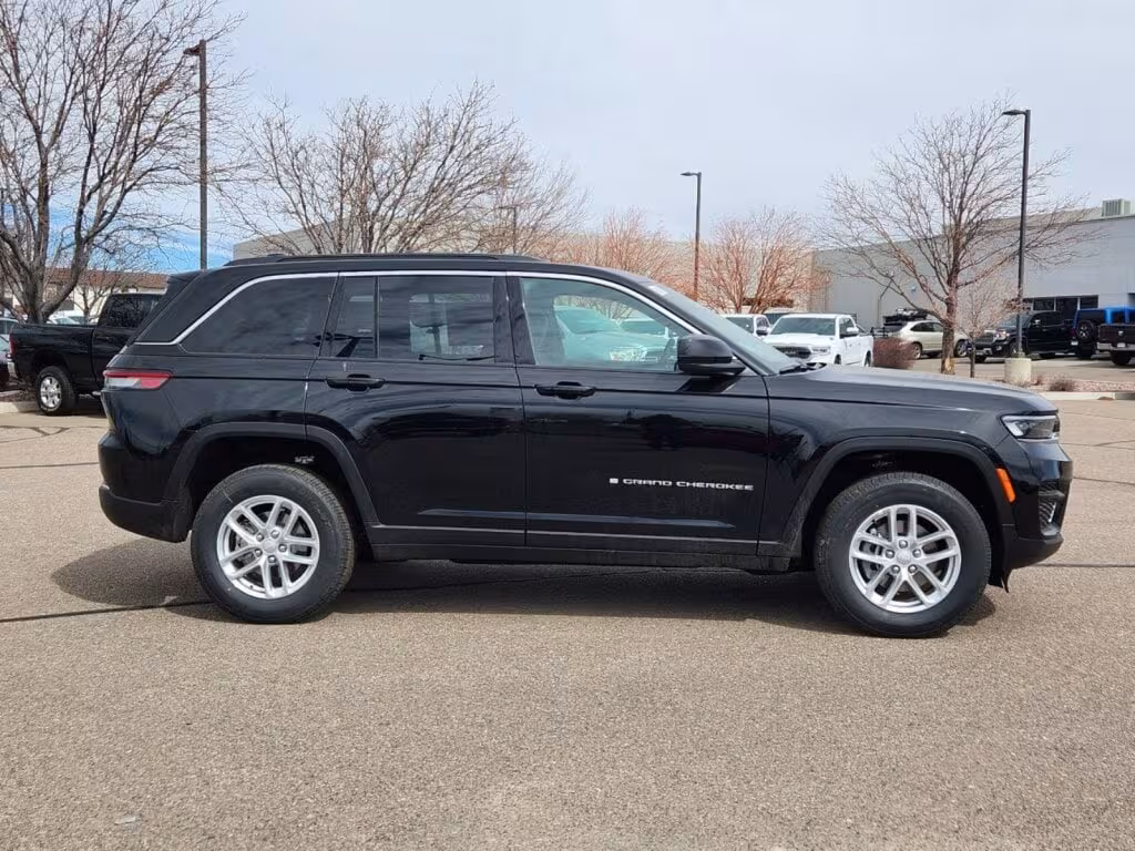 2025 Jeep Grand Cherokee - 1C4RJHAG5SC302139 - Image #1