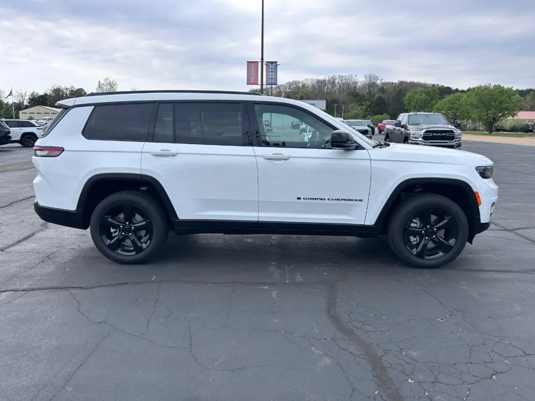 2025 Jeep Grand Cherokee L - 1C4RJKBG9S8679006 - Image #1