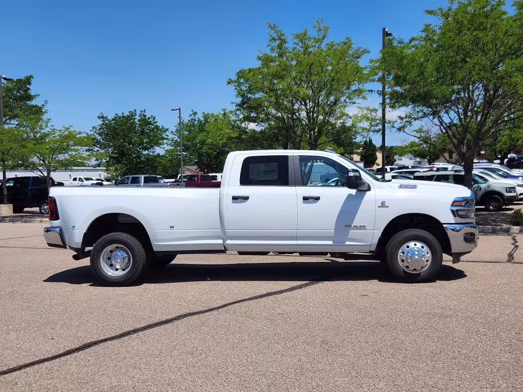 2025 Ram 3500 - 3C63RRHL4SG526790 - Image #2